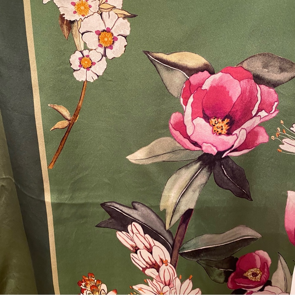 IBERDROLA SCARF LARGE SILK SQUARE GREEN PINK WHITE FLORAL - Picture 5 of 9